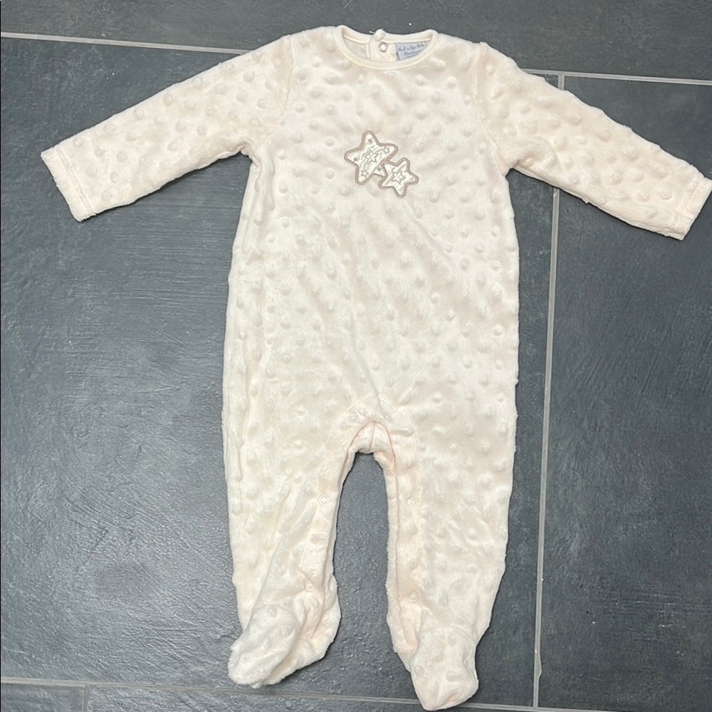 Rock A Bye Baby Boutique cream Footed One Piece pajamas 6-9 months